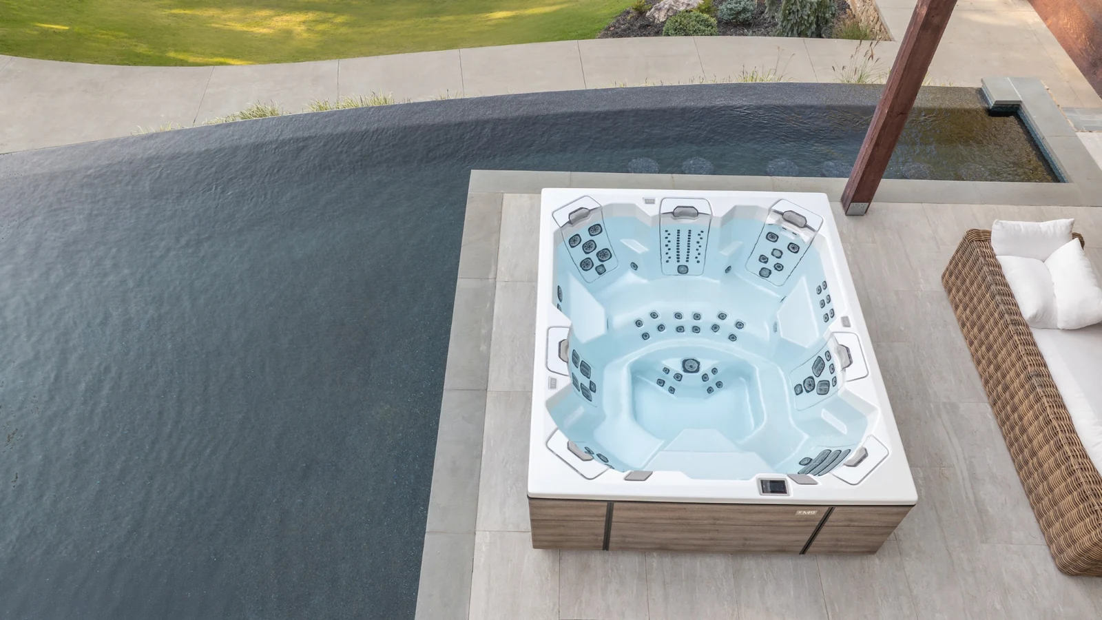Jacuzzi ogrodowe Bullfrog Spas oferowane przez Wellterra