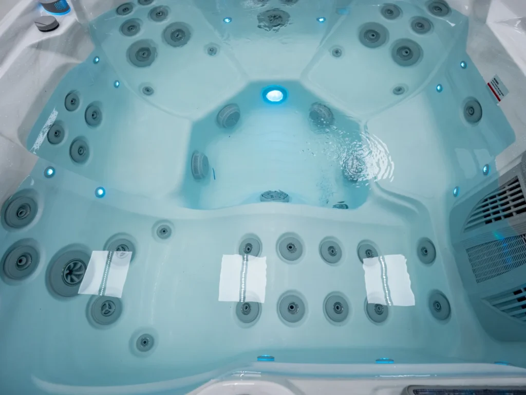 AquaSolus Eden – 6-osobowe jacuzzi ogrodowe z jedną leżanką